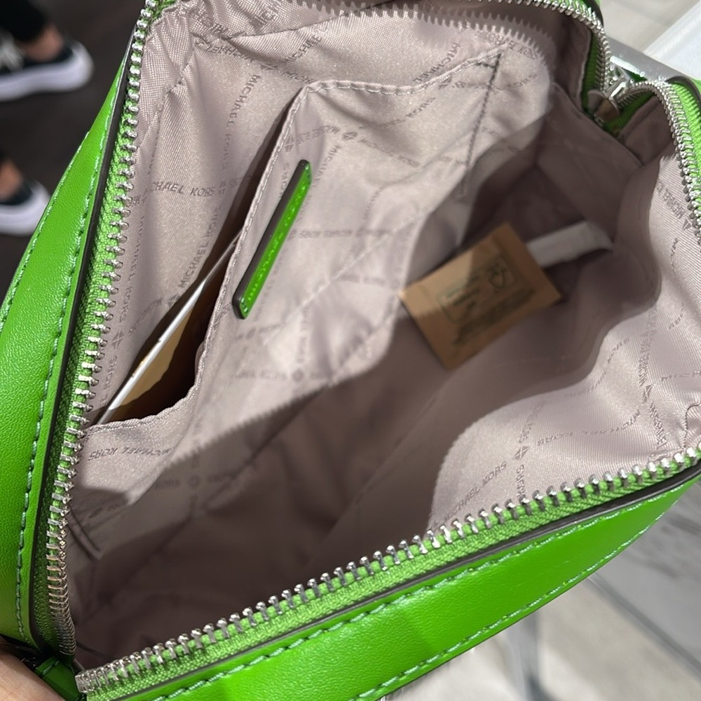 Michael Kors Jet Set Large Ombré Signature Logo Crossbody Body
Jungle Green 
NWT - Picture 12 of 16